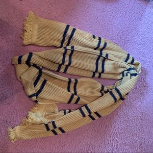 Wizarding world of Harry Potter Hufflepuff scarf